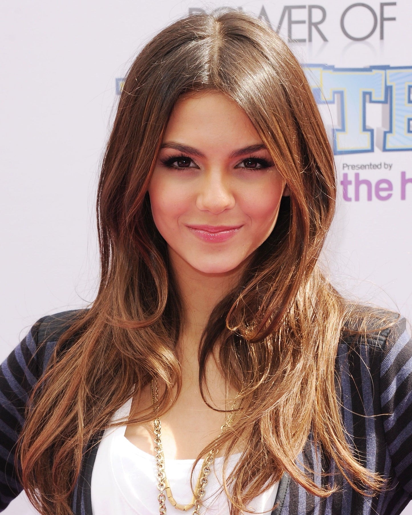 Victoria Justice 8X10