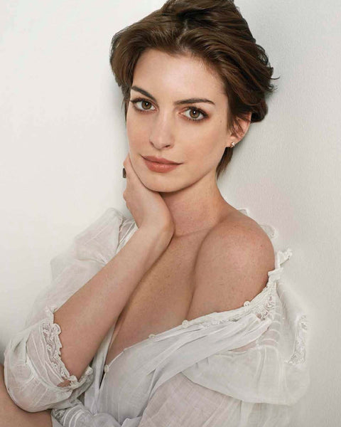 Anne Hathaway 8X10